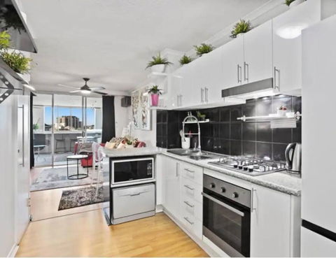 Retro Chic Vibes, Tropical Pool & Prime Location - SA Accommodation 3