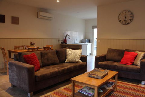 River Rock Cottage Centrally Located And Dog Friendly - SA Accommodation 0