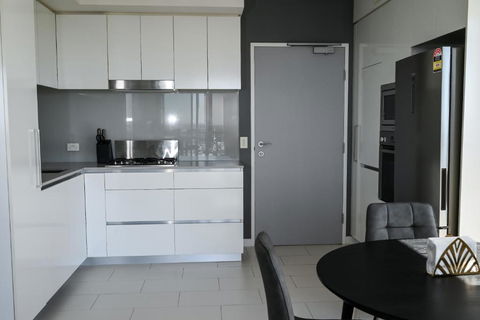 River View Apartment In Brisbane With Parking - SA Accommodation 3