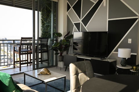 River View Apartment In Brisbane With Parking - SA Accommodation 2