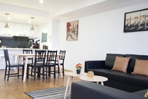 RiverView Spacious 3BR2Bath2Car WifiPoolGym Crown - SA Accommodation 2