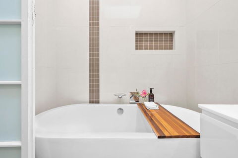 Room In Large Home 6 Min To CBD - SA Accommodation 1