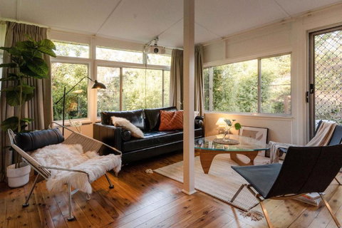 Romantic Garden Cottage With Home Cinema - SA Accommodation 3