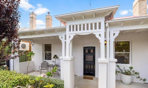 Roseland Cottage - CBD Heritage - SA Accommodation 0