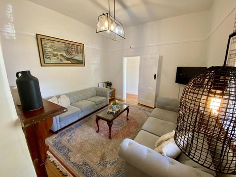 Roseland Cottage - CBD Heritage - SA Accommodation 2