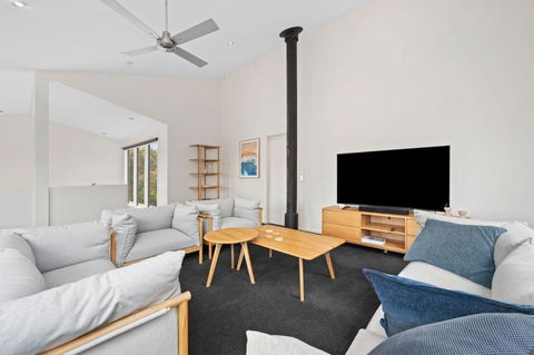 Roadknight Ocean Road View 236 - SA Accommodation 0