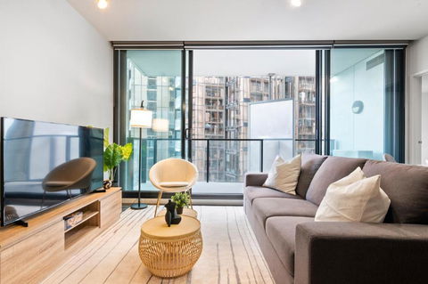 Rooftop Pool 2BR Apt At Marvel Stadium With Free Parking - SA Accommodation 1