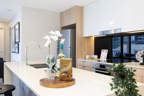 Rooftop Pool Stunning Apartment Queen Street - SA Accommodation 1
