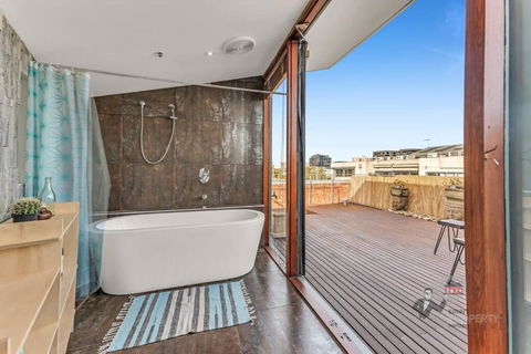 Rooftop Warehouse In Fitzroy - SA Accommodation 1