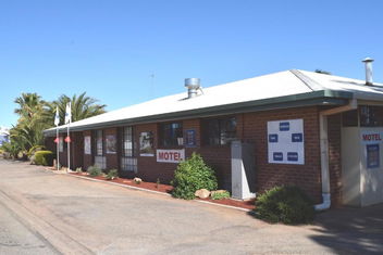 Roundhouse Motel with SA Accommodation