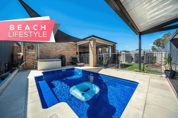 Sailors\' Retreat 3BR Pool Beach Study with SA Accommodation