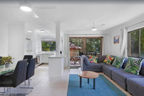 Salerno - Hosted By Burleigh Letting - SA Accommodation 0