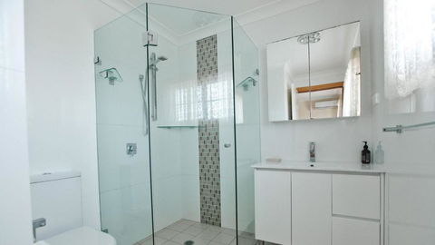 Salt Water Villa Bermagui Four Bedroom Central Location With Wifi - SA Accommodation 3