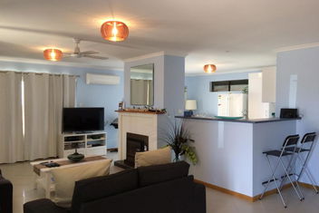Salty Air Apartments Kingscote Kangaroo Island with SA Accommodation