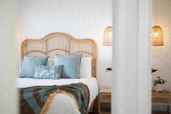 Sanbis Cabin - Hidden Boutique Retreat, Sea Views with SA Accommodation