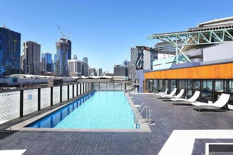 Rooftop Pool Stunning Apt At Marvel Stadium With Free Parking - SA Accommodation 2