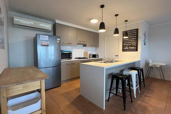 Sandcastle - A Esplanade Place, Stunning Views with SA Accommodation
