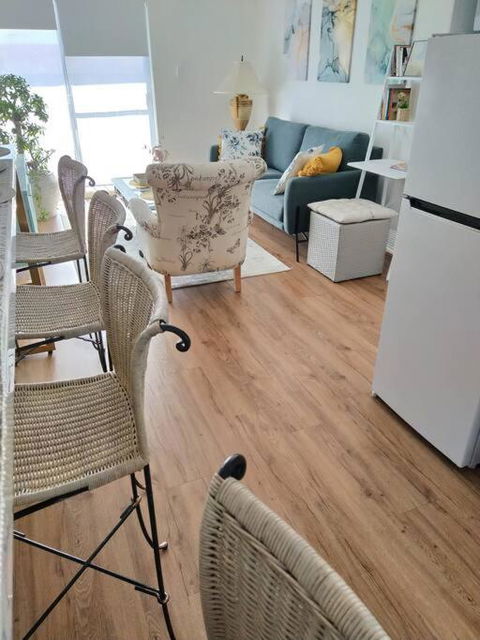 Simply Delightful Unit Close To CBD And Beach - SA Accommodation 2