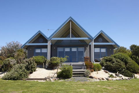 Bear Gully Coastal Cottages - SA Accommodation 0
