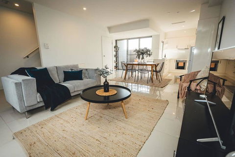 Blue Gum On First Ave - CBD Fringe, WiFi, Netflix - SA Accommodation 1