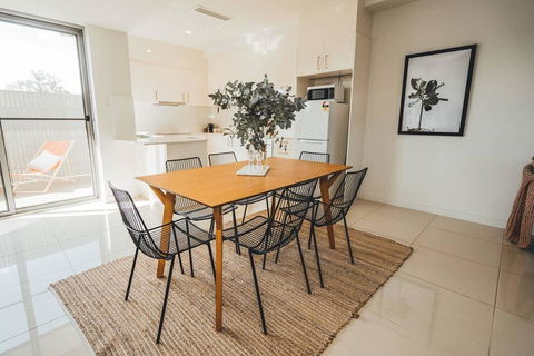 Blue Gum On First Ave - CBD Fringe, WiFi, Netflix - SA Accommodation 2