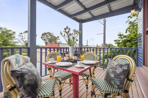 Blue Rosella On Piper - SA Accommodation 3