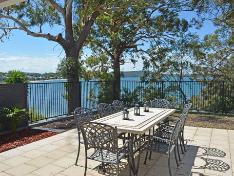 Wanda Magic Beautiful Water Front House - SA Accommodation 1