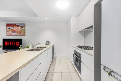 Warm&Comfortable Apartment In Wolli Creek - SA Accommodation 1