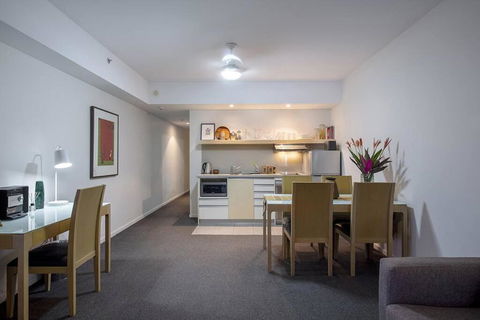 ZEN CITY & SEA Executive 1-BR Suite In Darwin CBD - SA Accommodation 0