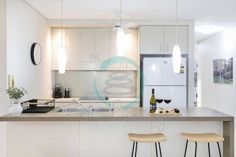 Zen On Stuart: 3-BR Penthouse Pad + Pool + BBQ - SA Accommodation 0